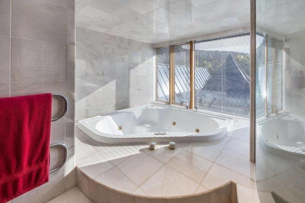 Villa Horotane Luxurious Mansion
